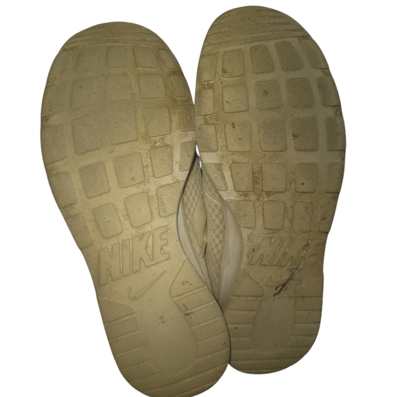 Nike Tanjun white athletic shoes 8 - Picture 5 of 8